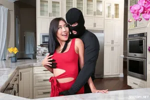 Cô giáo tuổi teen nhí nhảnh vú ngon và mấy cậu học trò số hưởng