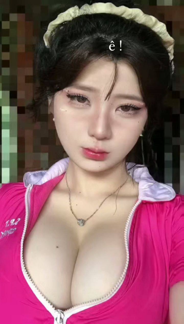 Mời con ghệ ở công viên lên xe chơi trò halloween