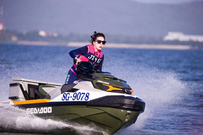 AED-213 Loạn luân: Xuất tinh vào âm đạo của bà mẹ ngoài 50
